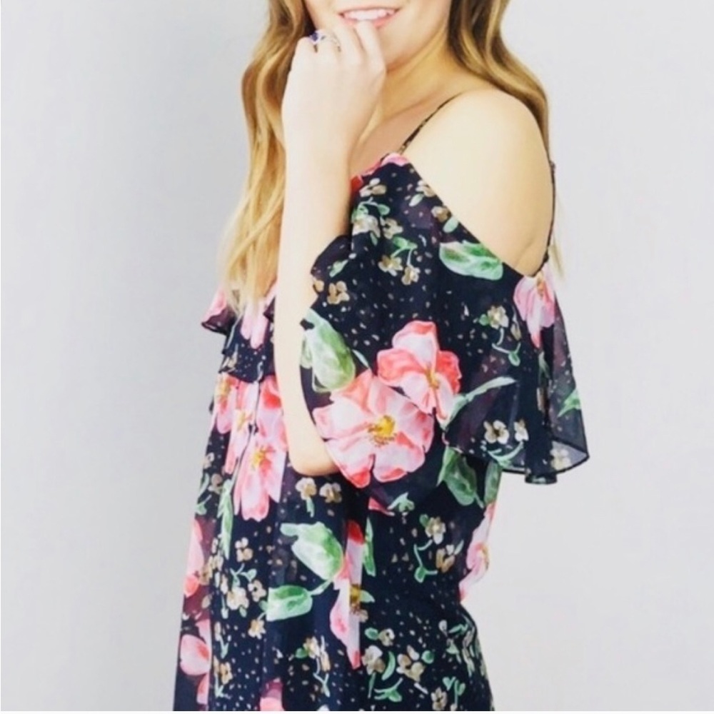 Cabi Floral Cold shoulder top in Fairytale Floral size: M